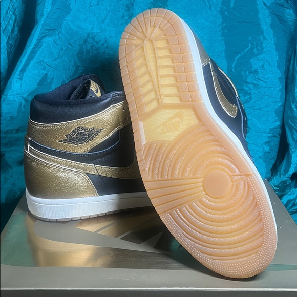 Nike Air Jordan 1 Retro High OG Black Metallic Gold Mens Sz10.5/10/9.5DZ5485-071 - Picture 2 of 4